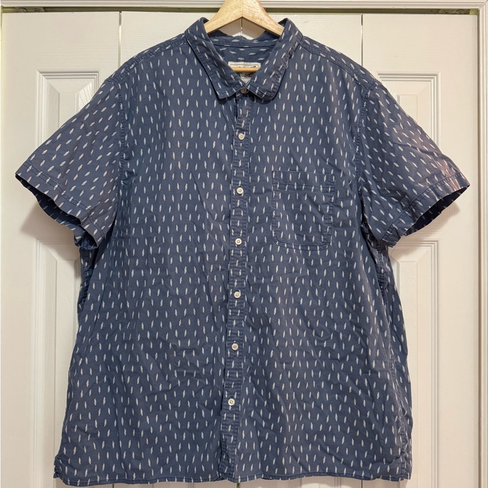 American Eagle Outfitters Blue Casual Button Down Shirt with Geometric Pattern